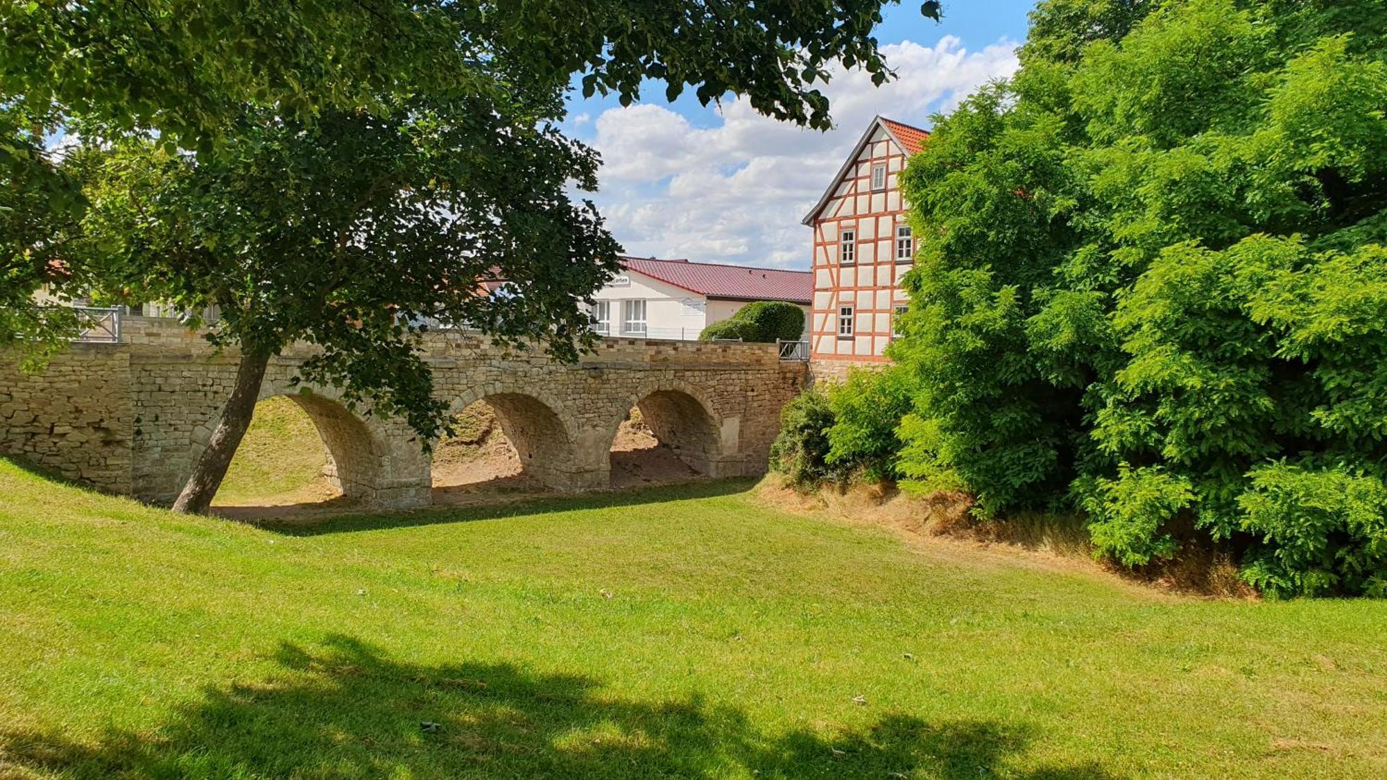 Ferienwohnungen An Der Schlossruine Herbsleben エクステリア 写真